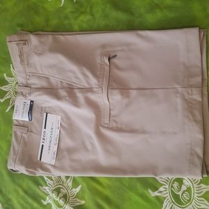 NWT Izod cargo golf shorts 33